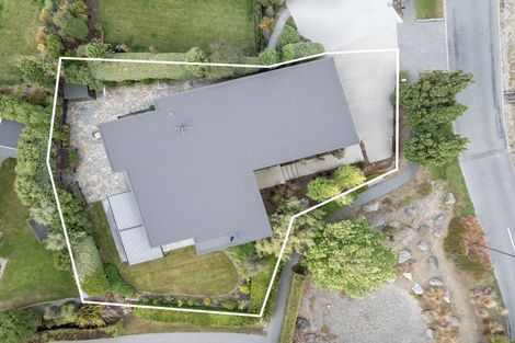Photo of property in 1 Kirimoko Crescent, Wanaka, 9305