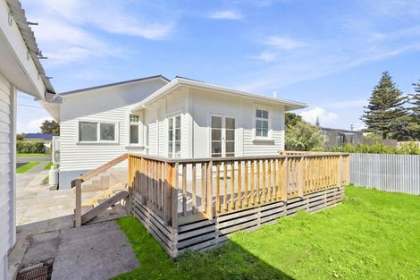 Photo of property in 1 Karewa Street, Castlecliff, Whanganui, 4501