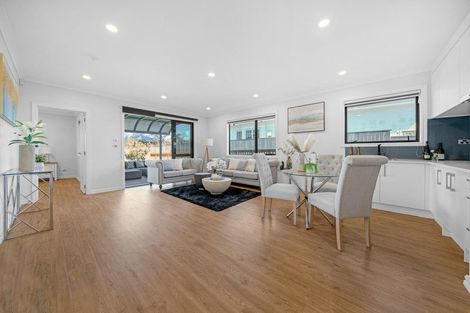 Photo of property in 66a Marine Parade, Mellons Bay, Auckland, 2014