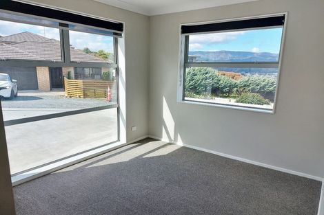 Photo of property in 31 Percy Kinsman Crescent, Riverstone Terraces, Upper Hutt, 5018