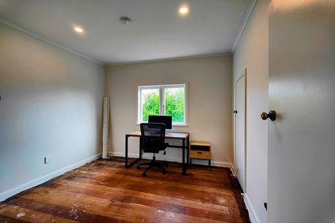 Photo of property in 1/63 Pupuke Road, Birkenhead, Auckland, 0627