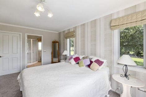 Photo of property in 468 Tararua Road, Levin, 5571