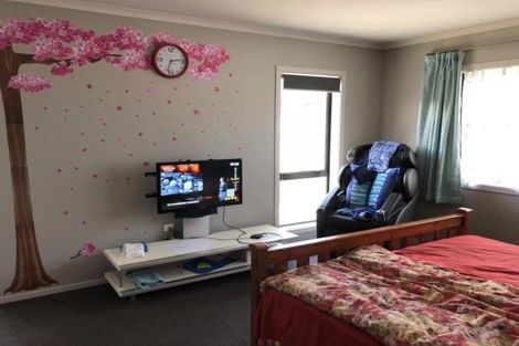 Photo of property in 1 Capricorn Place, Browns Bay, Auckland, 0630