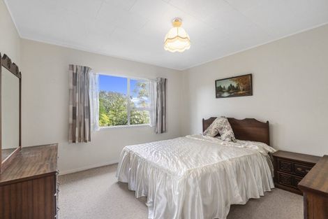 Photo of property in 1 Denver Avenue, Sunnyvale, Auckland, 0612