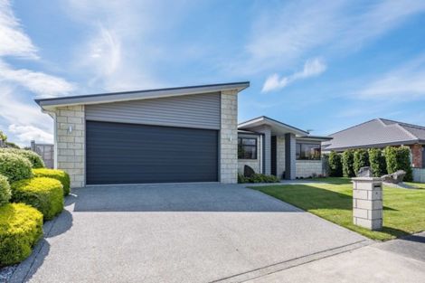 Photo of property in 25 Consort Close, Paraparaumu Beach, Paraparaumu, 5032