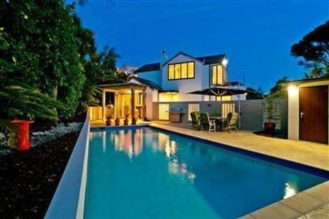 Photo of property in 16 Mayall Avenue, Beach Haven, Auckland, 0626