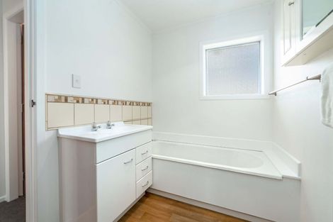 Photo of property in 72 New York Street, Martinborough, 5711