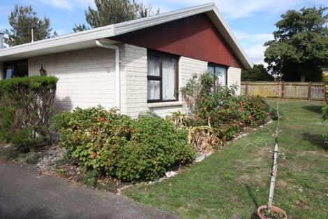 Photo of property in 2 Caroline Crescent, Highbury, Palmerston North, 4412