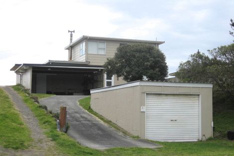 Photo of property in 15 Kent Avenue, Waitarere Beach, Levin, 5510