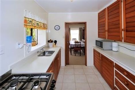 Photo of property in 1/15 Woodall Place, Totara Vale, Auckland, 0627