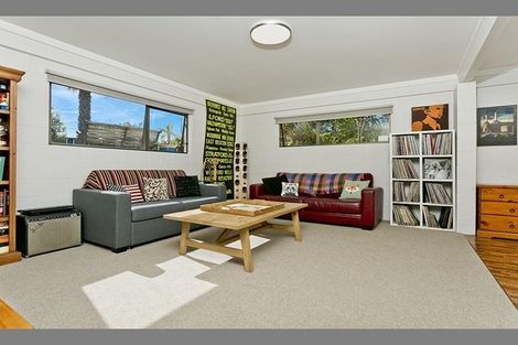 Photo of property in 1/16 Toroa Street, Torbay, Auckland, 0630