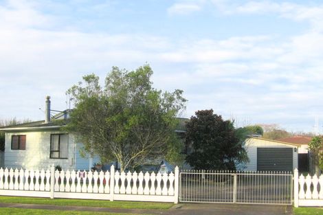 Photo of property in 94 Oakfield Crescent, Pukete, Hamilton, 3200