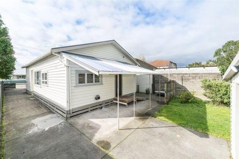 Photo of property in 24 Oxford Street, Hokowhitu, Palmerston North, 4410