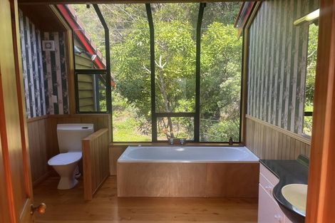 Photo of property in 18 Rayner Road, Piha, New Lynn, 0772