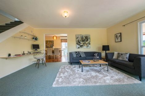 Photo of property in 1/6 Sandgate Avenue, Botany Downs, Auckland, 2010