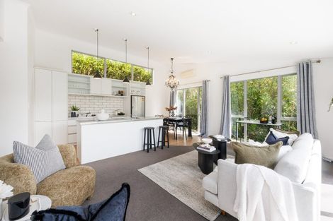 Photo of property in 16a Springdale Grove, Fitzherbert, Palmerston North, 4410