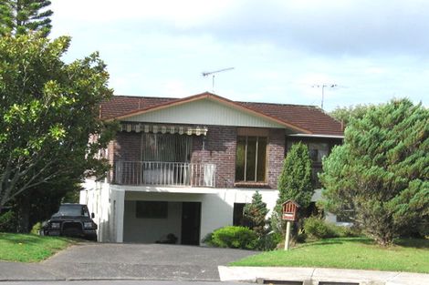 Photo of property in 17 Flagstaff Place, Massey, Auckland, 0614