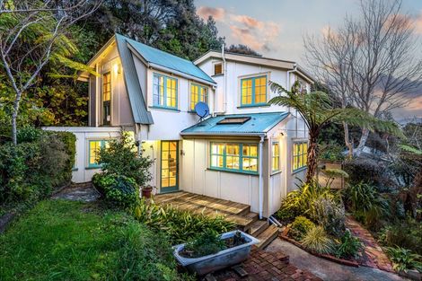 Photo of property in 28 Kiriwai Road, Paremata, Porirua, 5024