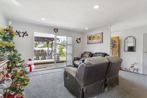 Photo of property in 7 Woodman Place, West Harbour, Auckland, 0618