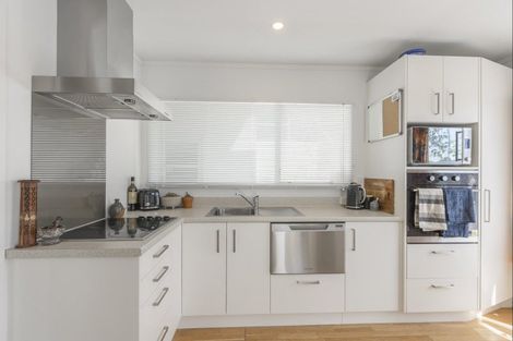 Photo of property in 12 Kowhai Grove, Raumati Beach, Paraparaumu, 5032