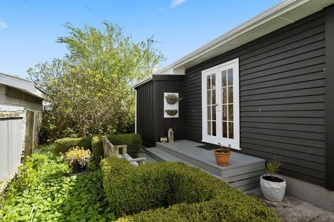 Photo of property in 12a Oxford Street, Martinborough, 5711