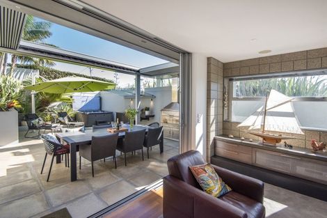 Photo of property in 67 Rothesay Bay Road, Rothesay Bay, Auckland, 0630