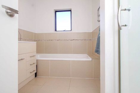 Photo of property in 1/2 Fernlea Rise, Bayview, Auckland, 0629