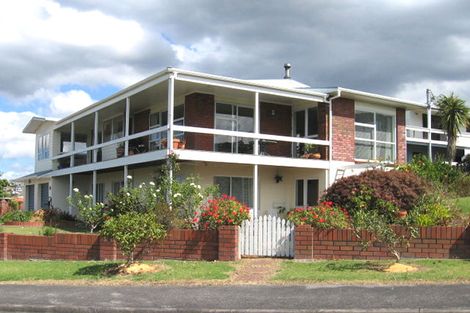 Photo of property in 2 Parkside Road, West Harbour, Auckland, 0618