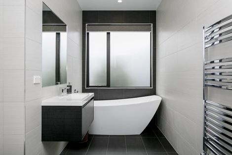 Photo of property in 12 Pukenamu Road, Rainbow Point, Taupo, 3330