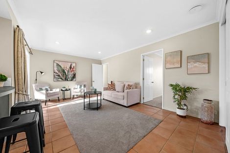 Photo of property in 3 Russett Grove, Henderson, Auckland, 0612