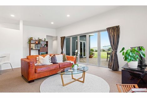 Photo of property in 2 Beachcomber Road, Mangawhai Heads, Mangawhai, 0505