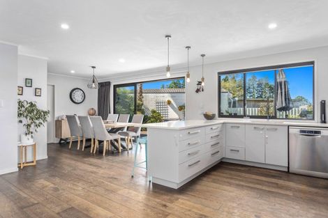 Photo of property in 1 Tawhara Place, Edgecumbe, 3120