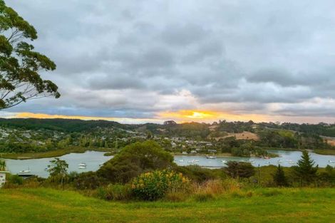 Photo of property in 90 Cedar Terrace, Stanmore Bay, Whangaparaoa, 0932