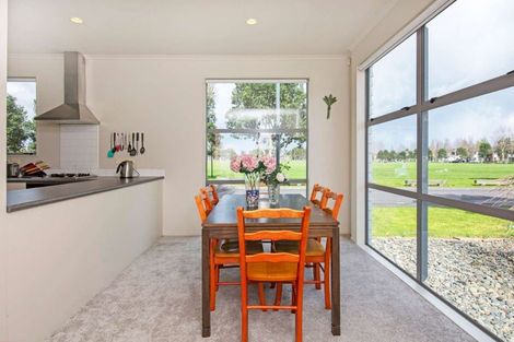 Photo of property in 16 Figaro Crescent, Takanini, 2112