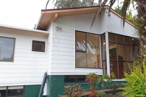 Photo of property in 18 Deverell Place, Northcross, Auckland, 0632