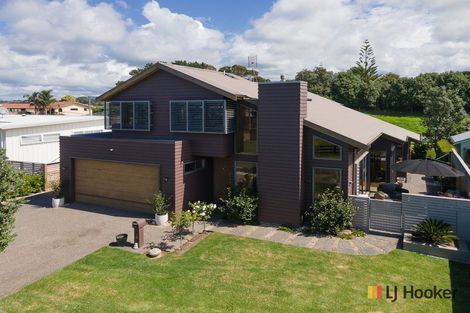 Photo of property in 5 Ian Place, Waihi Beach, 3611