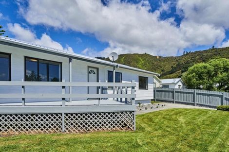Photo of property in 4a Glenbrook Grove, Naenae, Lower Hutt, 5011