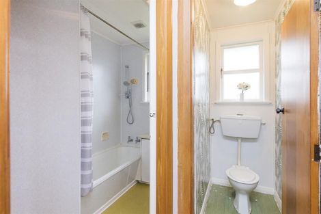 Photo of property in 9 Holland Crescent, Bulls, 4818