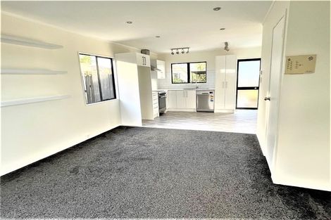 Photo of property in 13 Benchmark Drive, Massey, Auckland, 0614