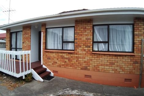 Photo of property in 2/36 Aviemore Drive, Highland Park, Auckland, 2010