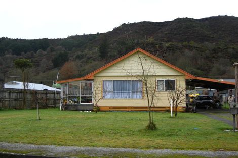Photo of property in 11 Walsh Street, Reefton, 7830