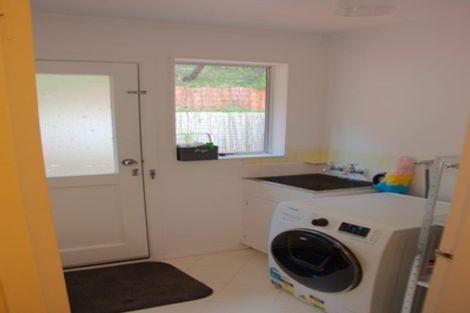 Photo of property in 2/40 Salford Street, Newlands, Wellington, 6037