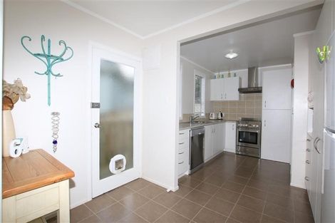 Photo of property in 64b Colwill Road, Massey, Auckland, 0614