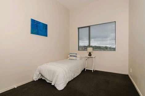 Photo of property in 25/3 Hulme Place, Henderson, Auckland, 0612