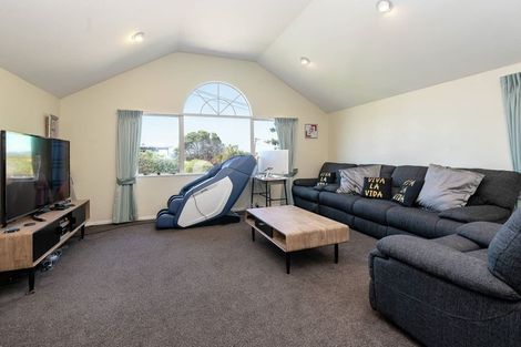 Photo of property in 2/130 Sandspit Road, Shelly Park, Auckland, 2014