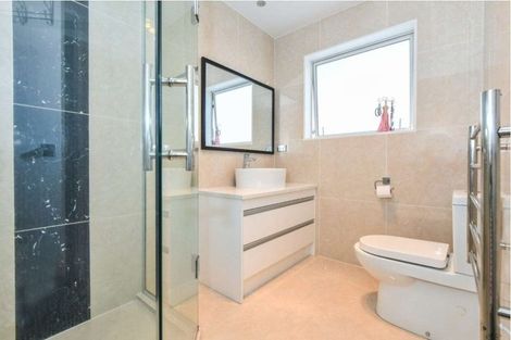 Photo of property in 21e Stamford Crescent, Flat Bush, Auckland, 2019