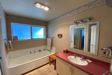 Photo of property in 2 Sunbelt Crescent, Takaka, 7110