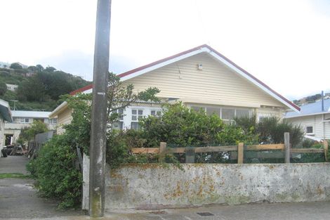 Photo of property in 71 Tauhinu Road, Miramar, Wellington, 6022