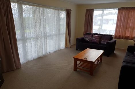 Photo of property in 18 St Catherine Crescent, West Harbour, Auckland, 0618