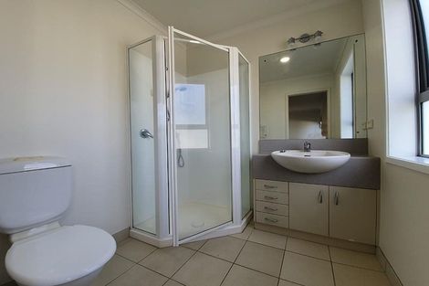 Photo of property in 6/13 Kaihu Street, Northcote, Auckland, 0627